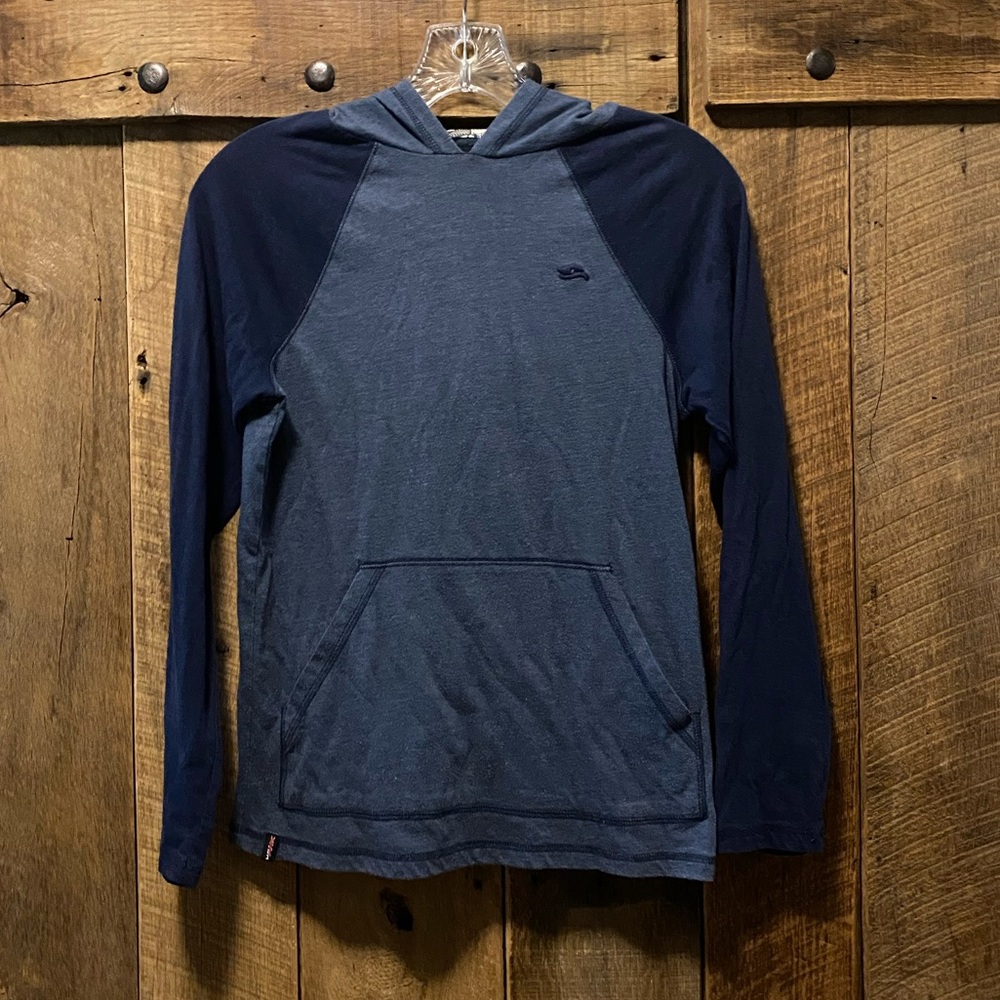 Lightweight hooded pullover